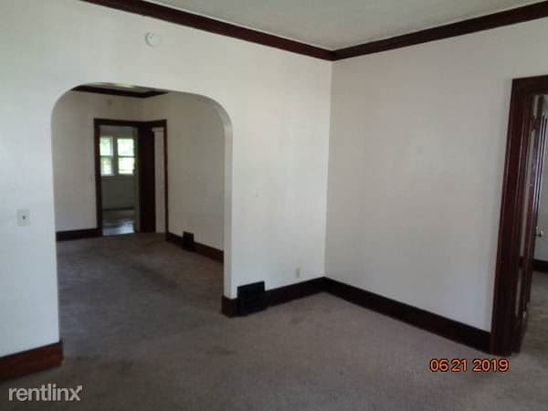 Primary Photo - 4 br, 1 bath House - 121 Scrantom St