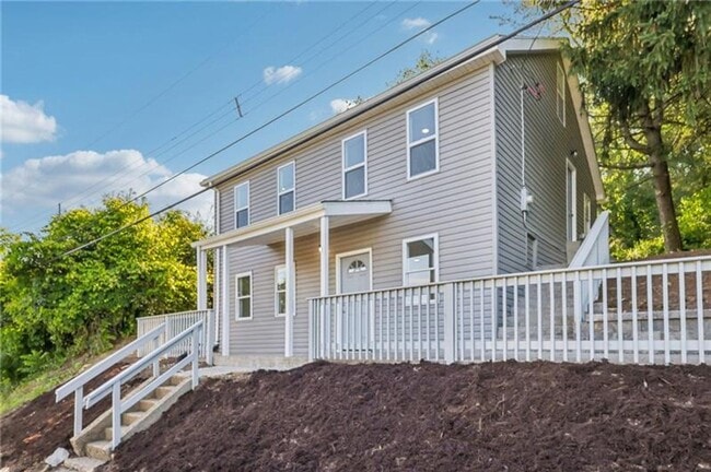 Building Photo - HOME FOR THE HOLIDAYS SPECIAL!-4 BEDROOM HOME IN FOX CHAPEL