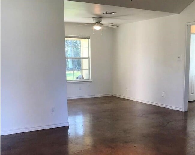 Building Photo - 90 County Rd 2269