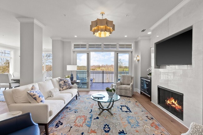 Foto del edificio - Welcome to Revery Point — where lakefront ...