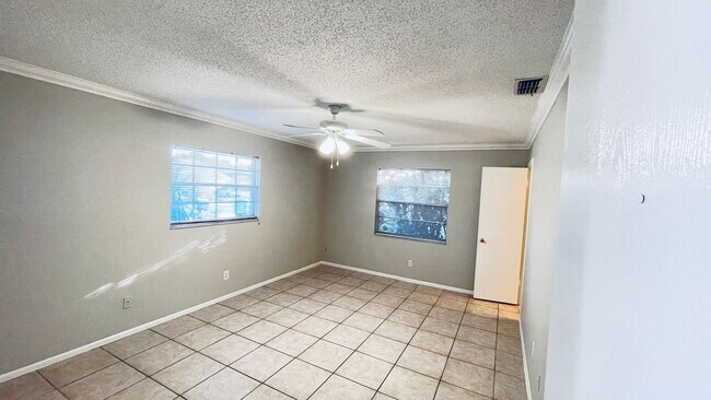 Foto del edificio - Available March! 2/2 Duplex near 408 and V...