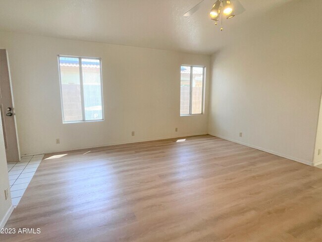 Foto del edificio - 10653 W Mohawk Ln