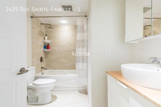 Photo du bâtiment - 3429 Rue Sainte-Famille