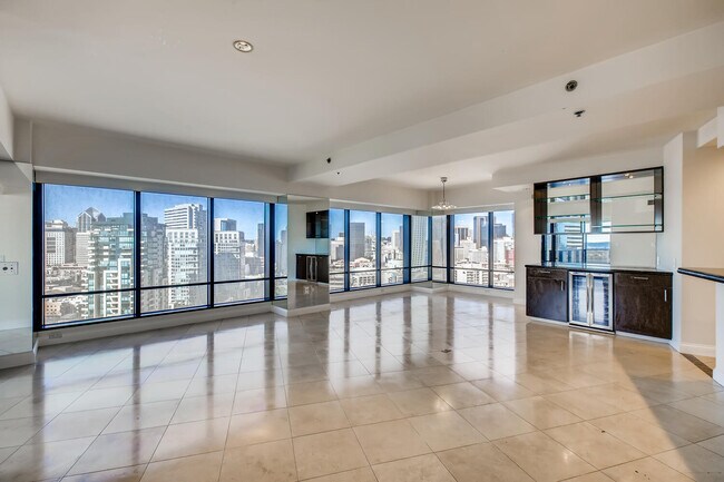 Foto del edificio - 100 Harbor Dr