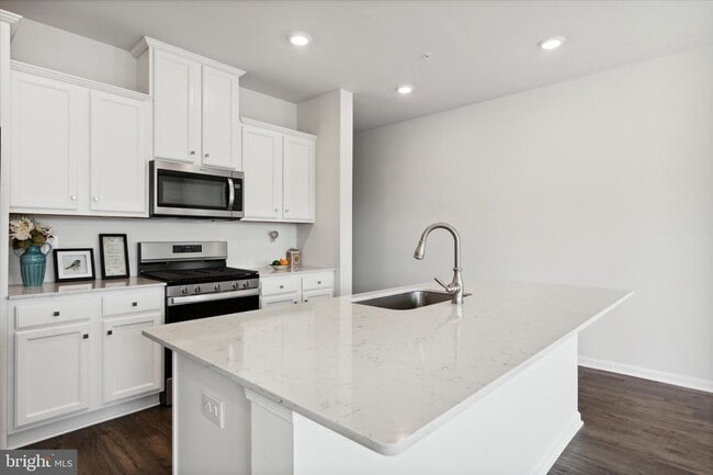 Building Photo - 76 Fonthill Ct