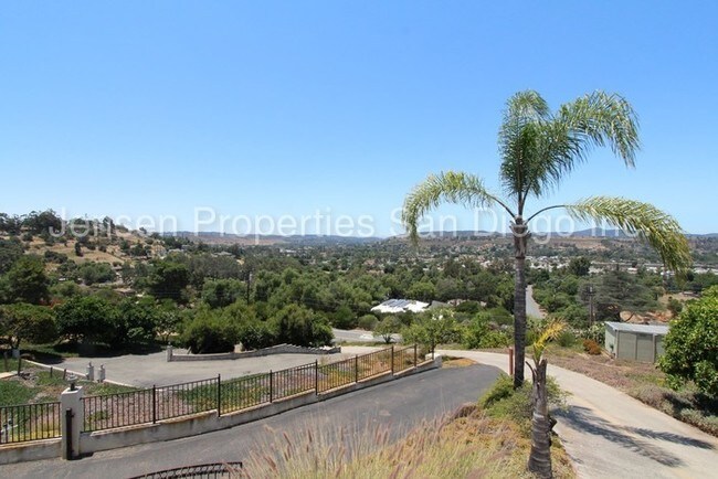 Building Photo - 13863 Tierra Bonita Rd