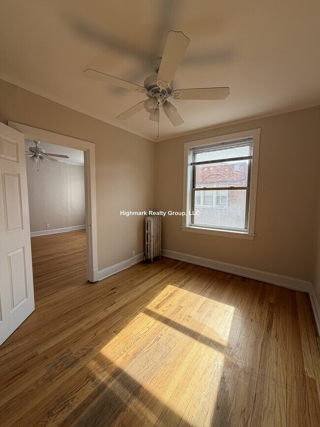 Foto del edificio - 2344 W Touhy Ave