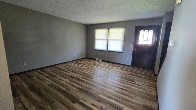 Building Photo - 1084 Baier Ave