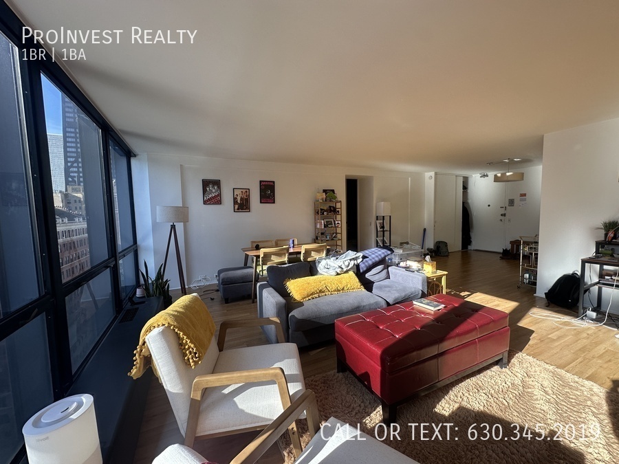 Foto principal - Spacious 1bed/1bath in the Iconic Mies Van...