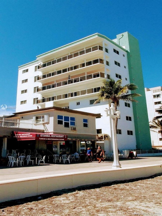 Building Photo - 300 Pierce St