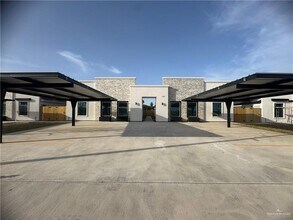 Building Photo - 12 Dragonfly St