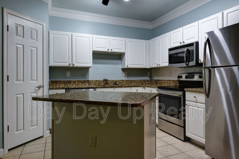 Building Photo - 1850 Cotillion Dr