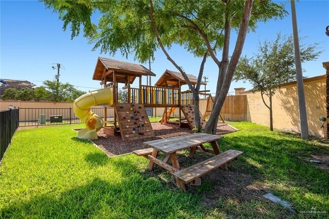 Foto del edificio - 5405 N Crown Point