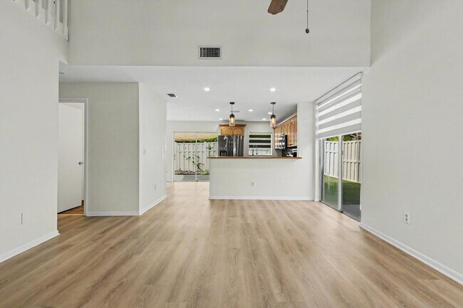 Foto del edificio - 9825 NW 2nd Ct
