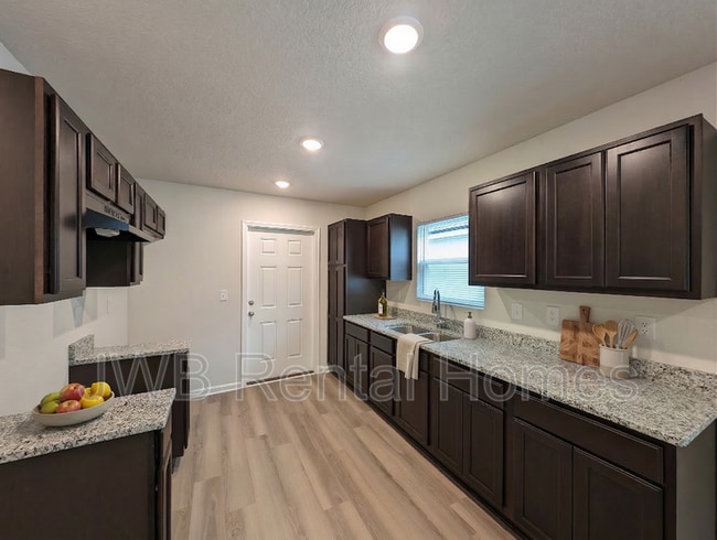 Building Photo - 1438 6th St W