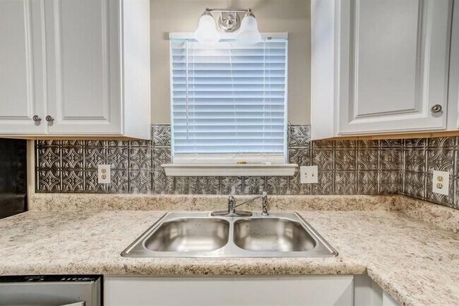 Foto del edificio - 1657 Cedar Bluff Way