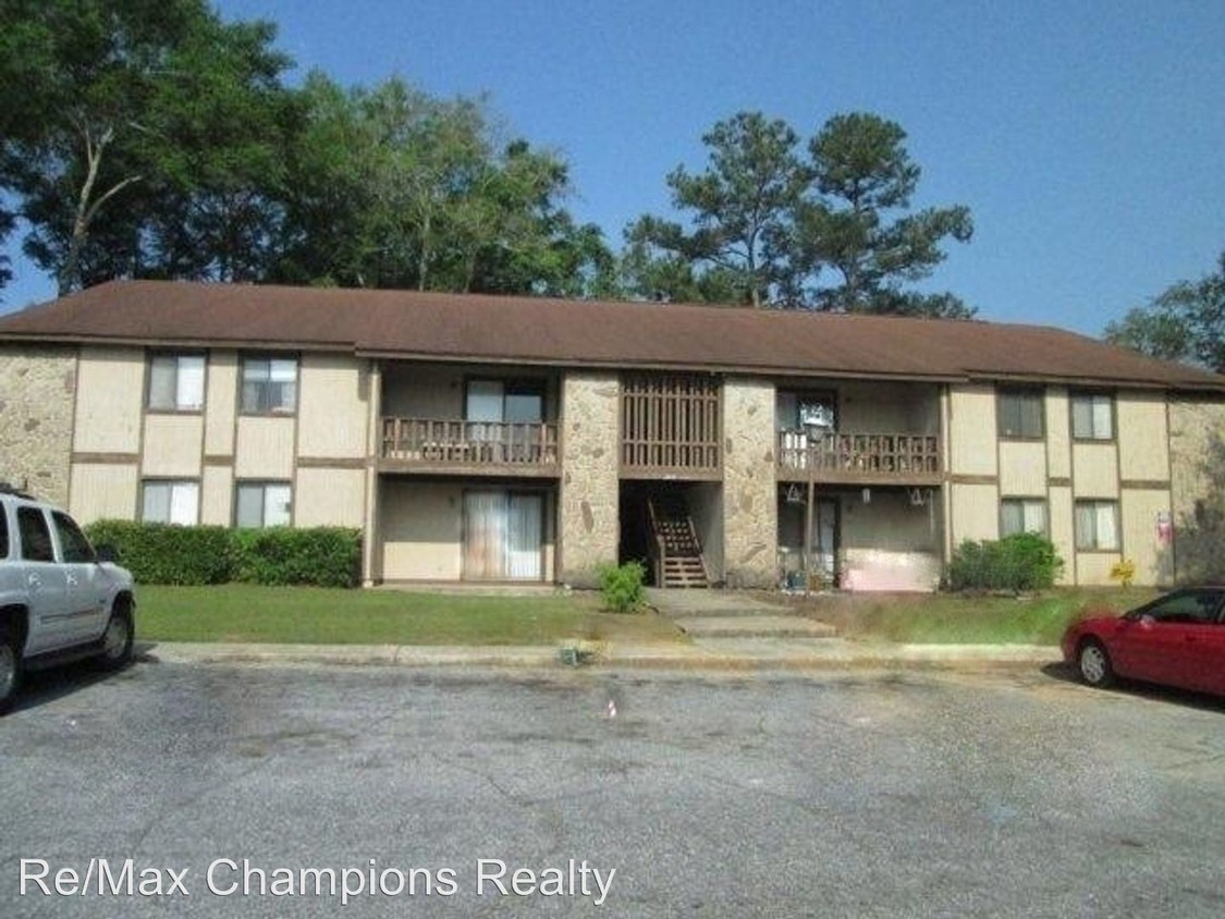 Primary Photo - 201 N Oakley Dr