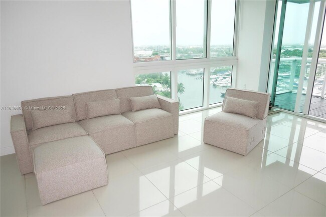 Foto del edificio - 1861 NW S River Dr