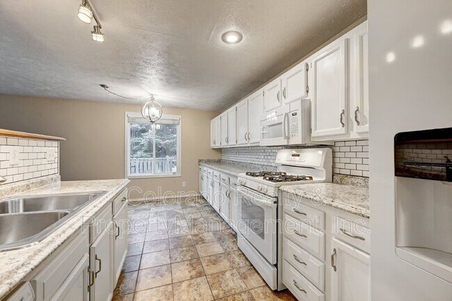 Foto del edificio - 9301 Gray Ct