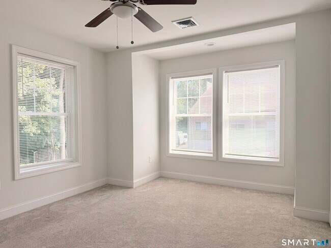 Foto del edificio - 1083 Whalley Ave