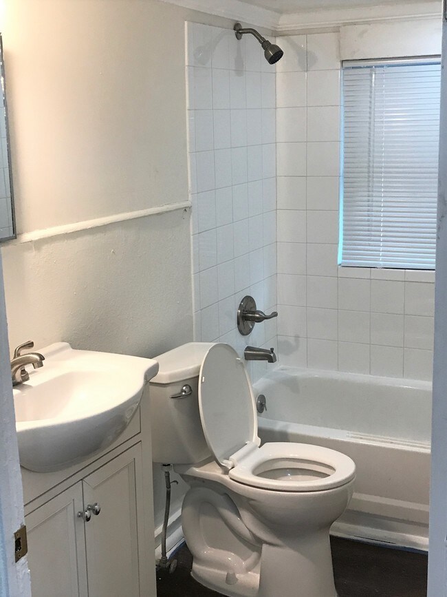 Building Photo - 669 Boulevard NE