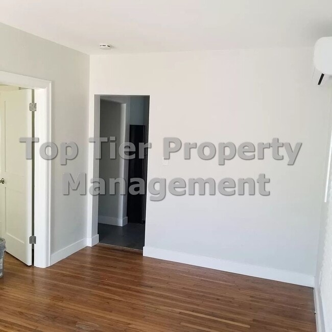 Building Photo - ***Charming 1 Bed / 1 Bath Cottage in Sout...