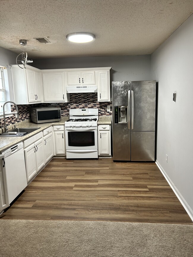 Building Photo - 388 Eagles Nest Way