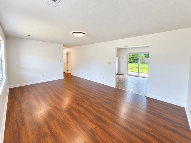 Foto del edificio - 5339 Beechwood Dr