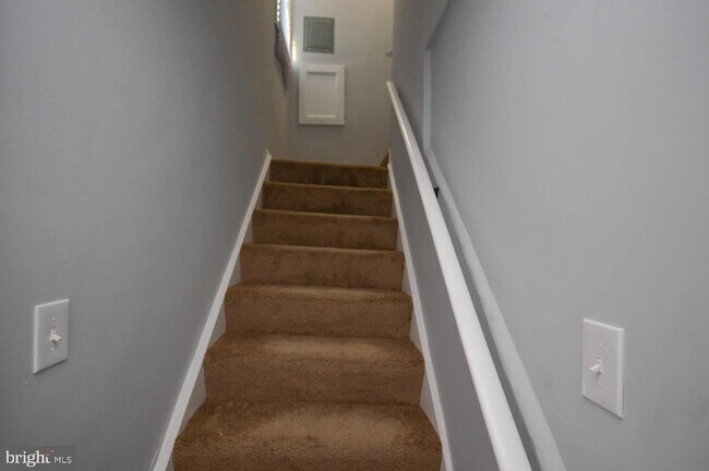 Foto del edificio - 46670 Midway Dr