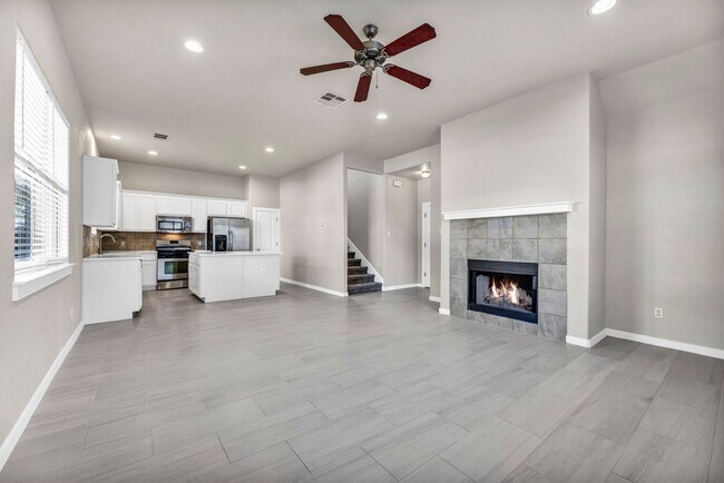 Foto del edificio - Gorgeous 3 bed 2 Bath detached condo in tr...