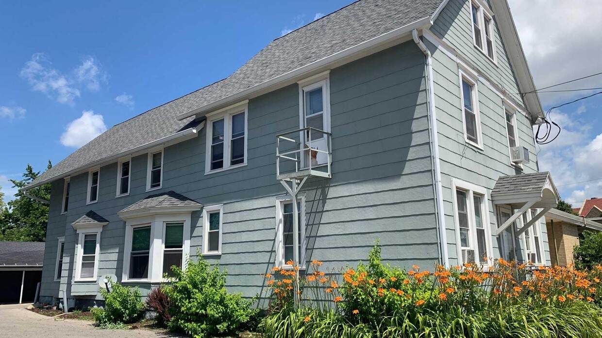 Foto principal - 2416 Atwood Ave