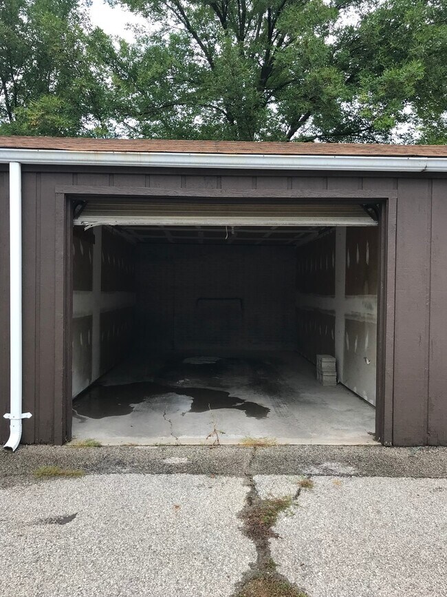Foto del edificio - 2 Bedroom/1.5 Bathroom in Iowa City near Kinnick! Available Now!