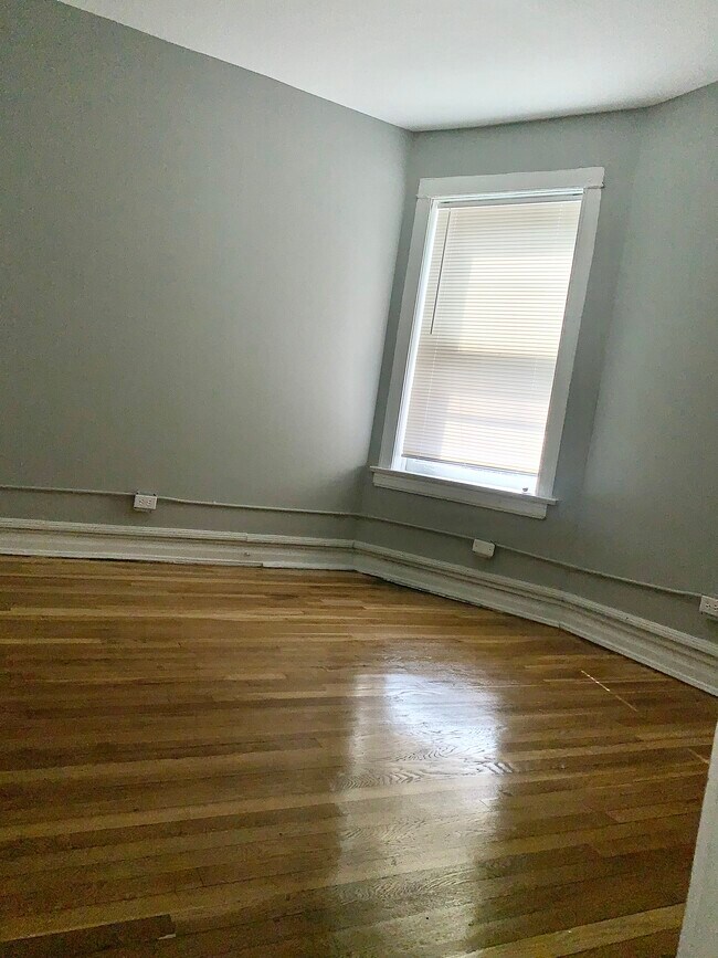Building Photo - 6432 S Ellis Ave