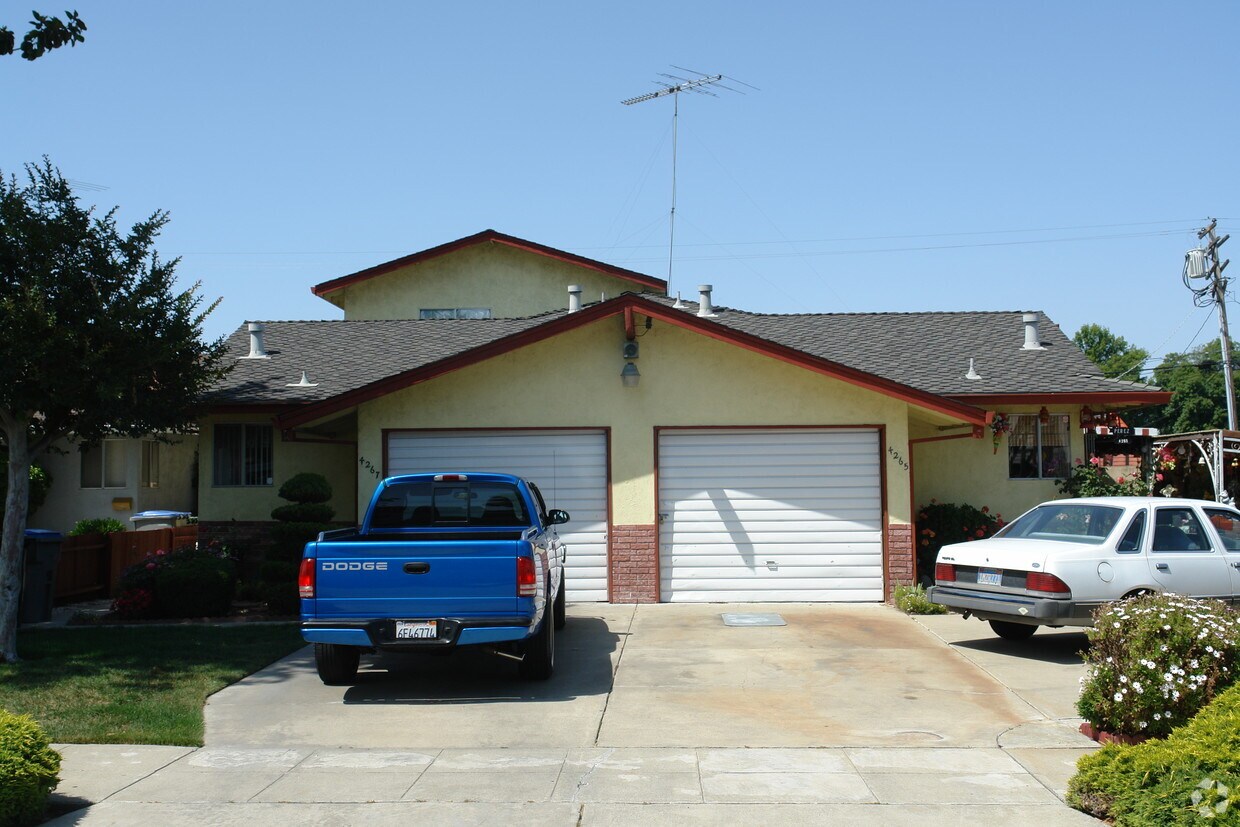 Building Photo - 4265 Will Rogers Dr