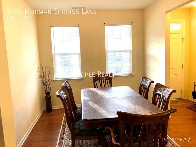 Foto del edificio - Beautiful 4 Bedroom Home Near Downtown Ral...