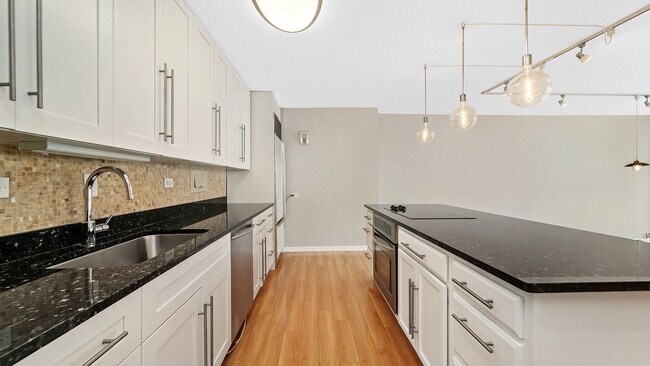 Building Photo - 330 W Diversey Pkwy