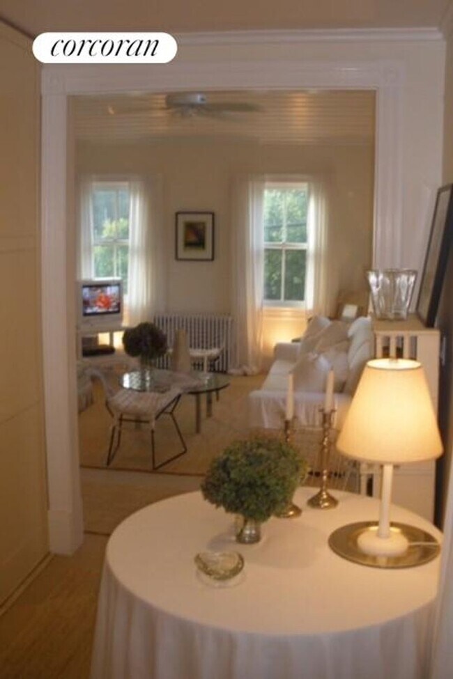 Foto del edificio - 90 Meeting House Ln