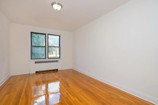 Building Photo - 2685 Creston Ave