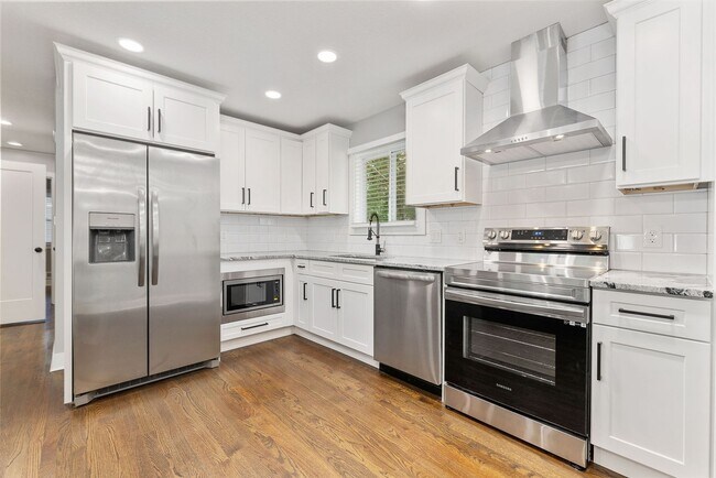 Building Photo - 7615 W 95th Terrace