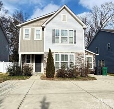 Building Photo - 3205 Shamrock Dr