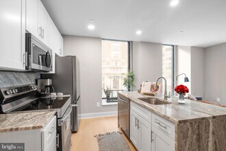 Building Photo - 1601 Cherry St