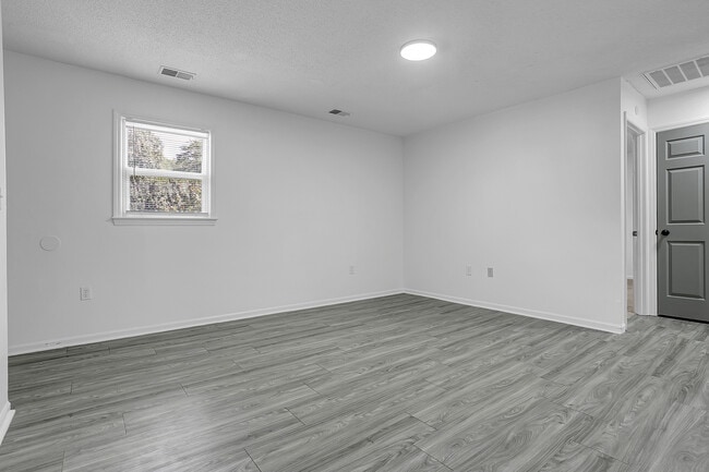 Building Photo - 103 E Terrace Dr