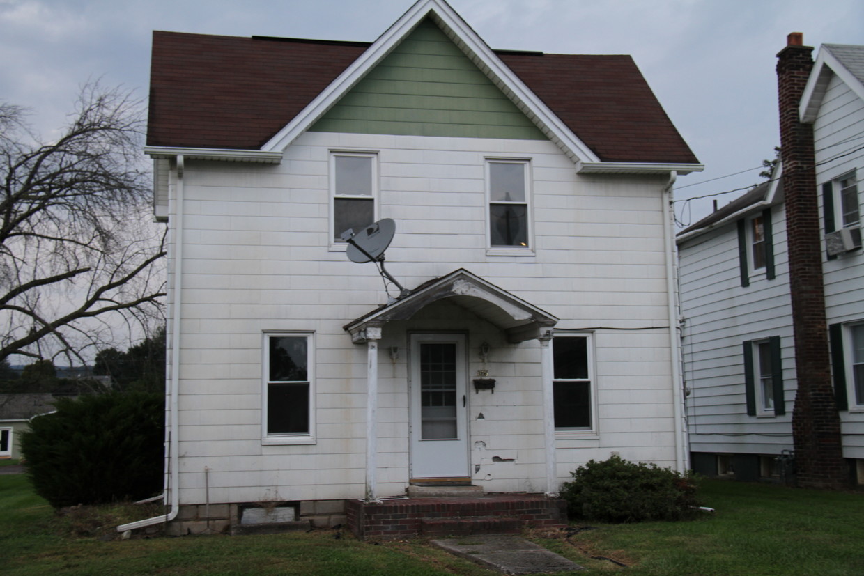 Primary Photo - 1129 7th Ave