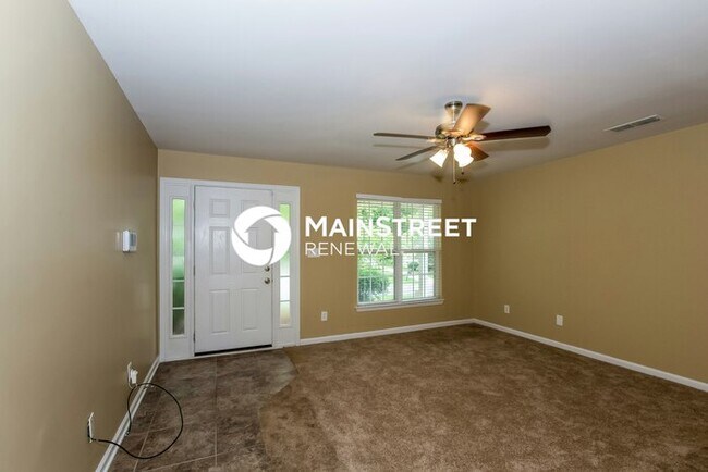 Foto del edificio - 3 Bedroom Pet-Friendly Home in Charlotte, NC with Main Street Renewal