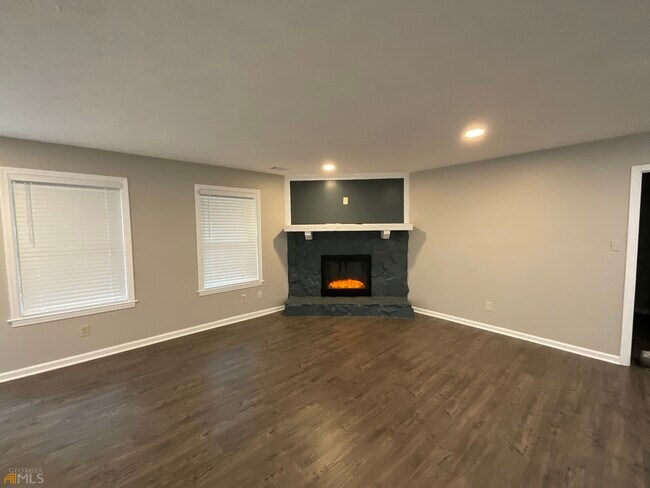 Foto del edificio - 8660 Timberlake Dr