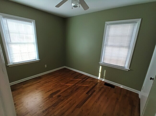 Building Photo - 1130 Oak Hill Dr