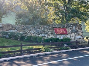 Building Photo - 9561 California Oak Cir