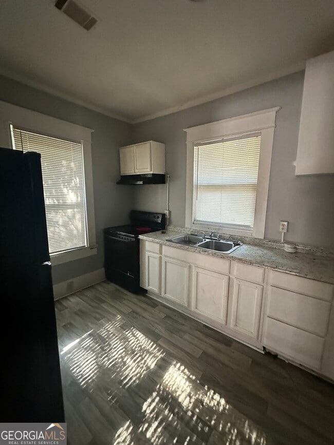 Building Photo - 1349 Holt Ave