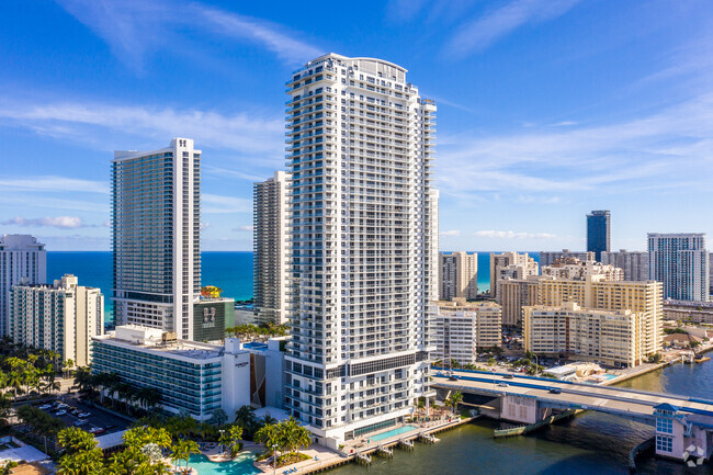Foto del edificio - Hyde Beach House