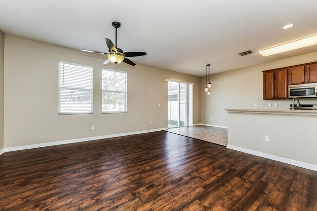 Building Photo - 901 Fern Leaf Dr